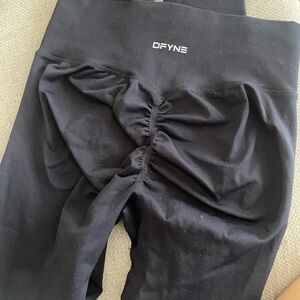 Dfyne black dynamic leggings medium leggings gym butt scrunch before moved logo!